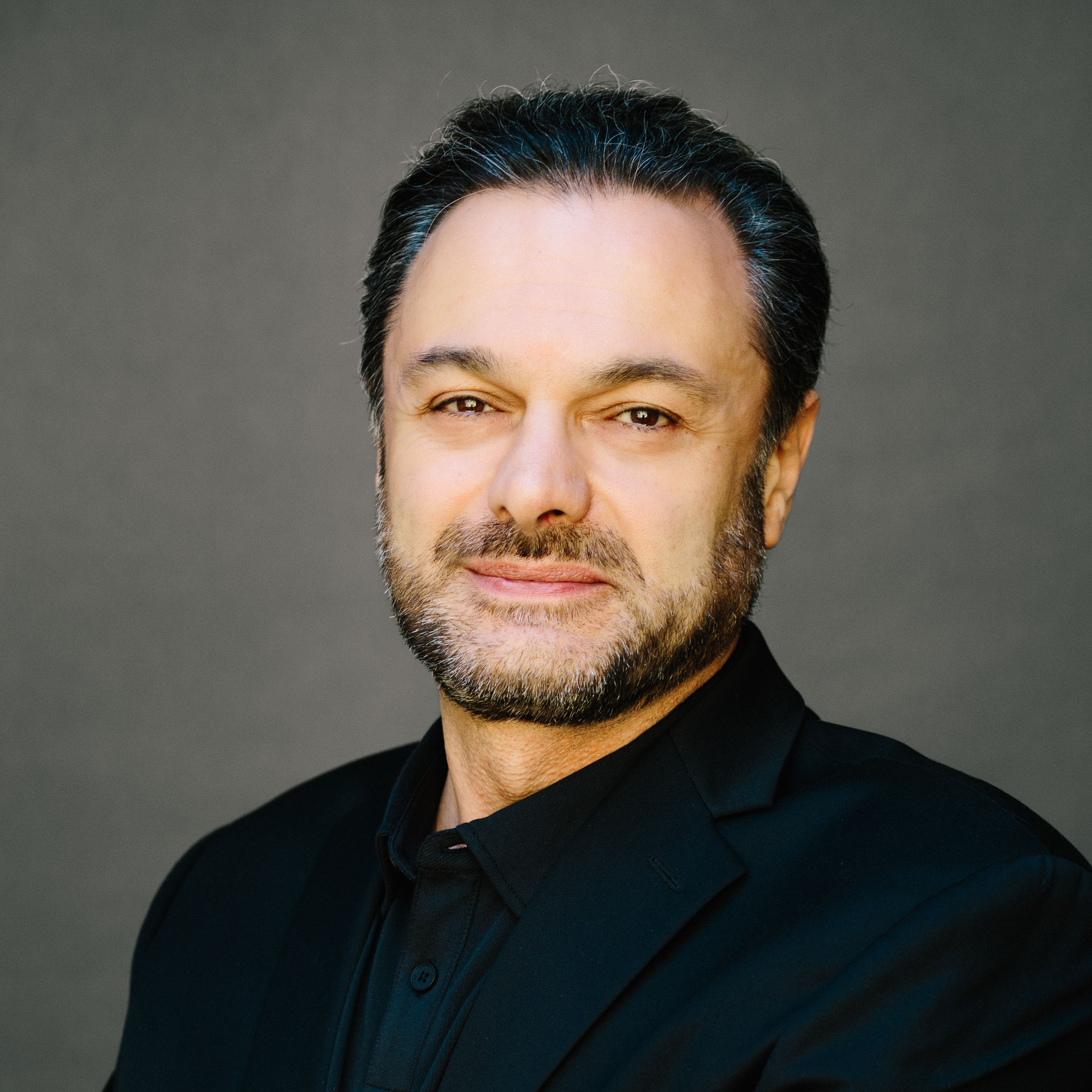 Portrait of Sam Nahidi