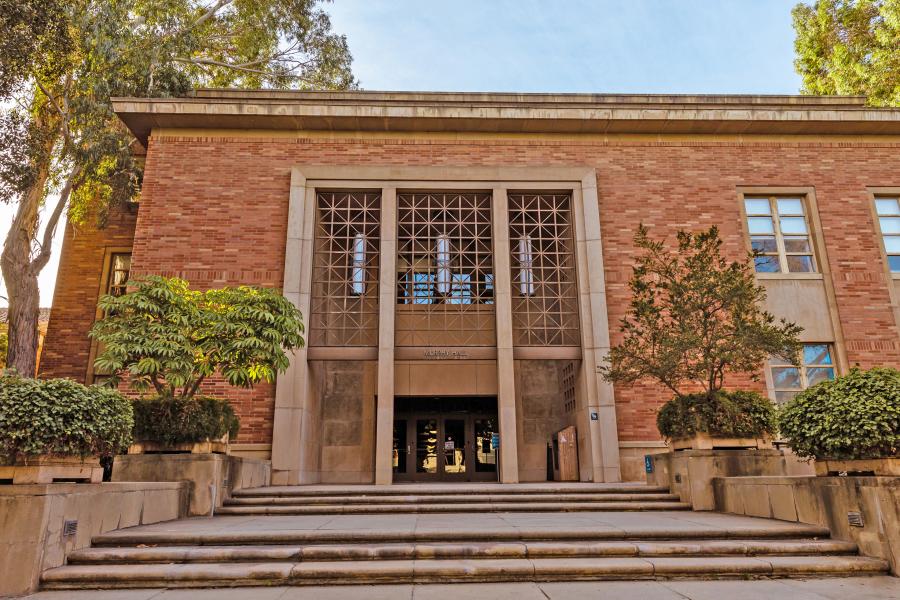 photo of front steps leading to Murphy Hall, the location of the Registrar's Office on the first floor